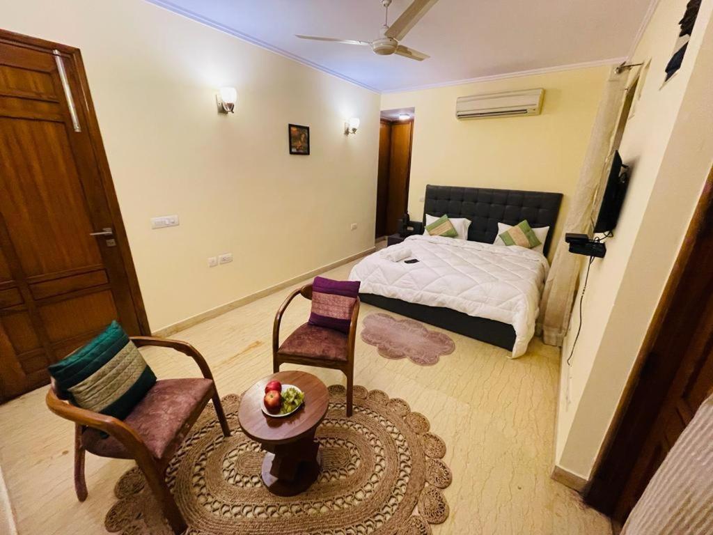 Fortune Service 4bhk,d-36, Saket Apartment