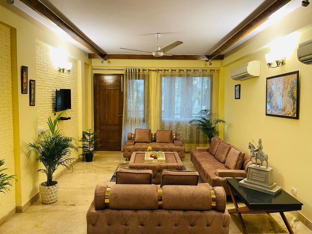 Fortune Service 4bhk,d-36, Saket Apartment *