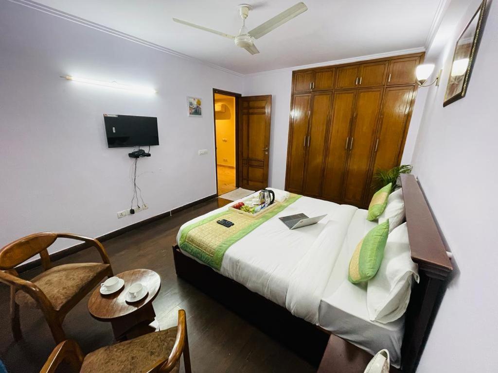 Apartment Fortune Service 4bhk,d-36, Saket *