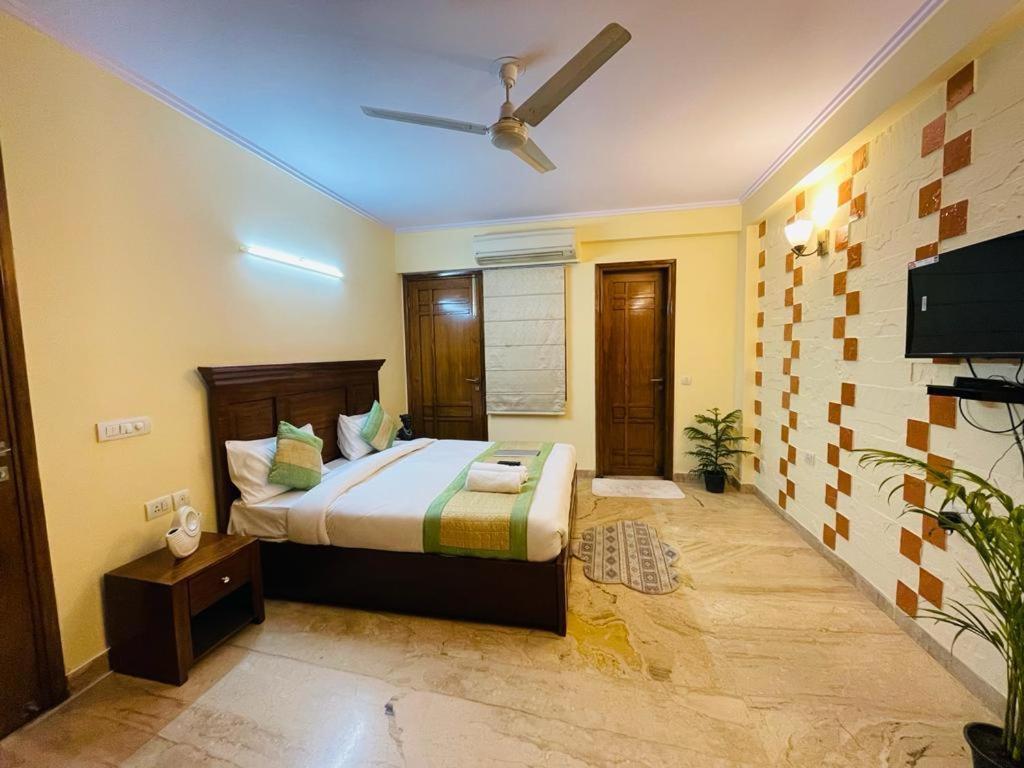 Apartment Fortune Service 4bhk,d-36, Saket New Delhi